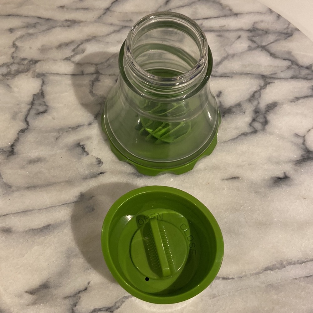 Kuhn Rikon Oil and Vinegar Shaker Cruet Jar with Green Lid, Base and Mixing Ball - Picture 3 of 4